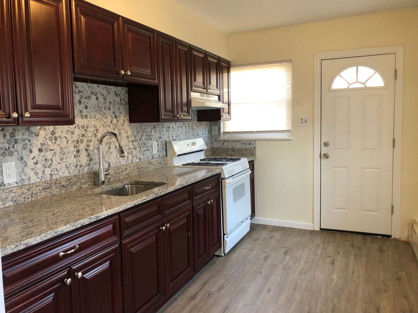 Trenton House: 1616 Chestnut Ave