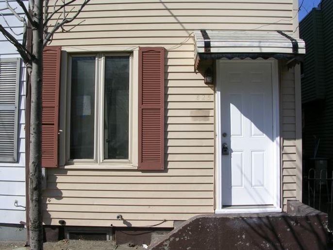 Trenton House: 825 Anderson St.
