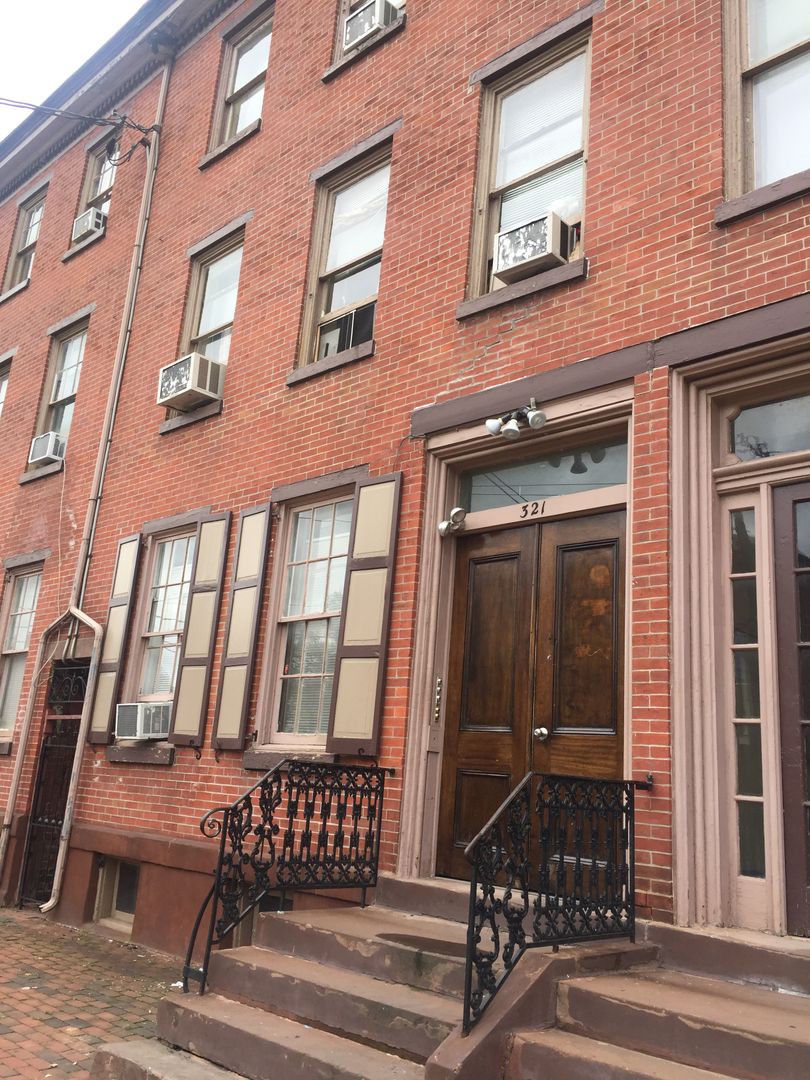 Trenton Apartment: 323 Market St