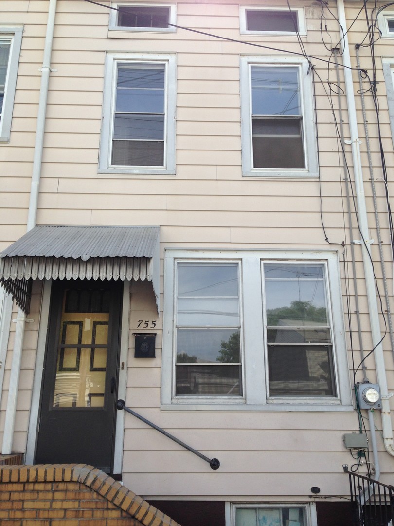 Trenton House: 755 Beatty St