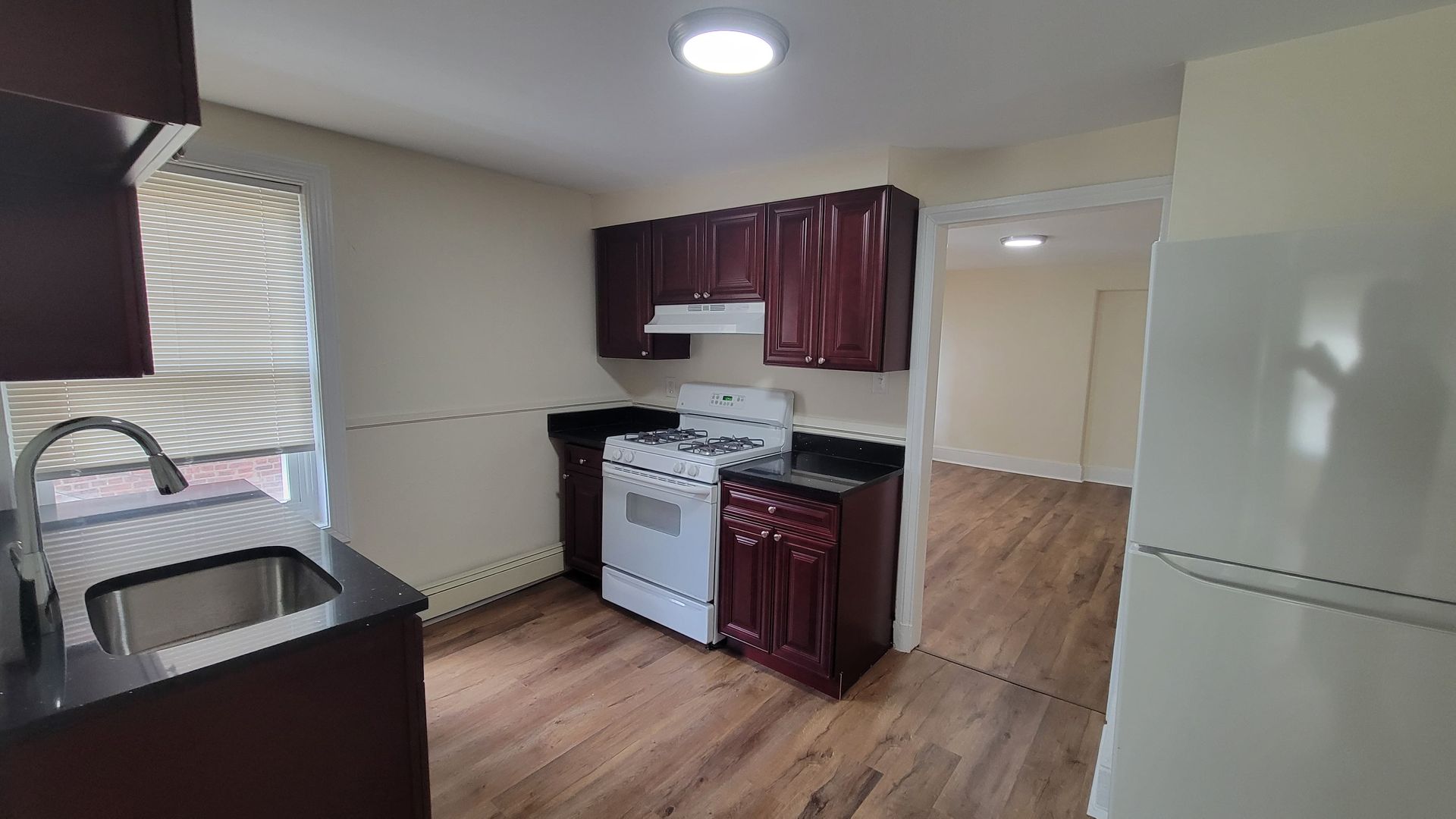 Trenton Apartment: 323 Market St