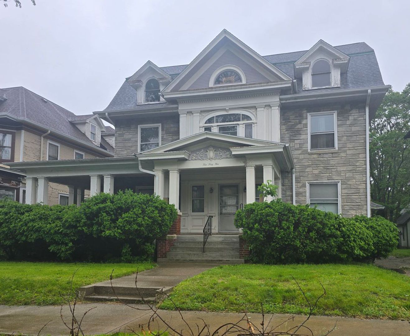 445 West William Street