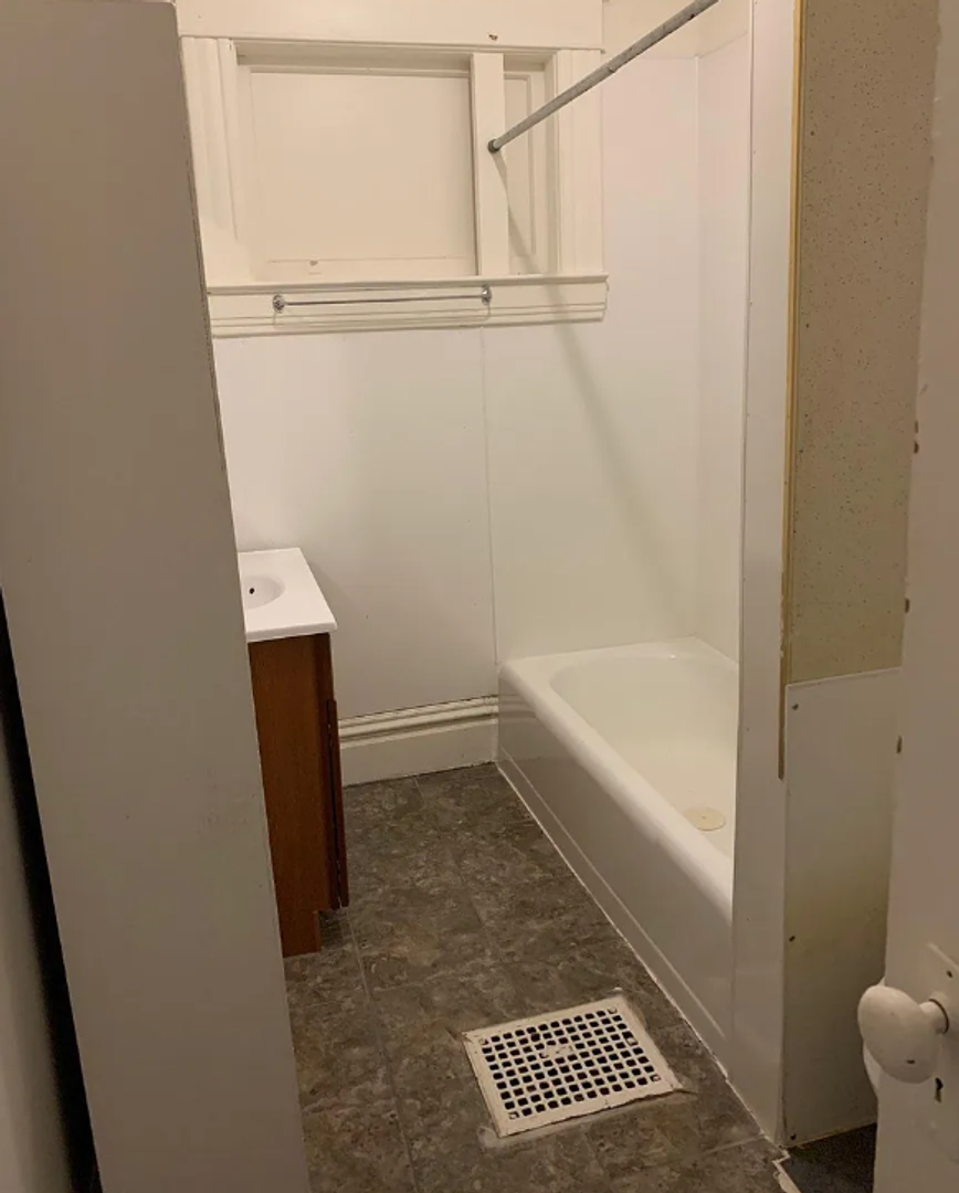 Decatur Apartment: 1441 West Macon Street