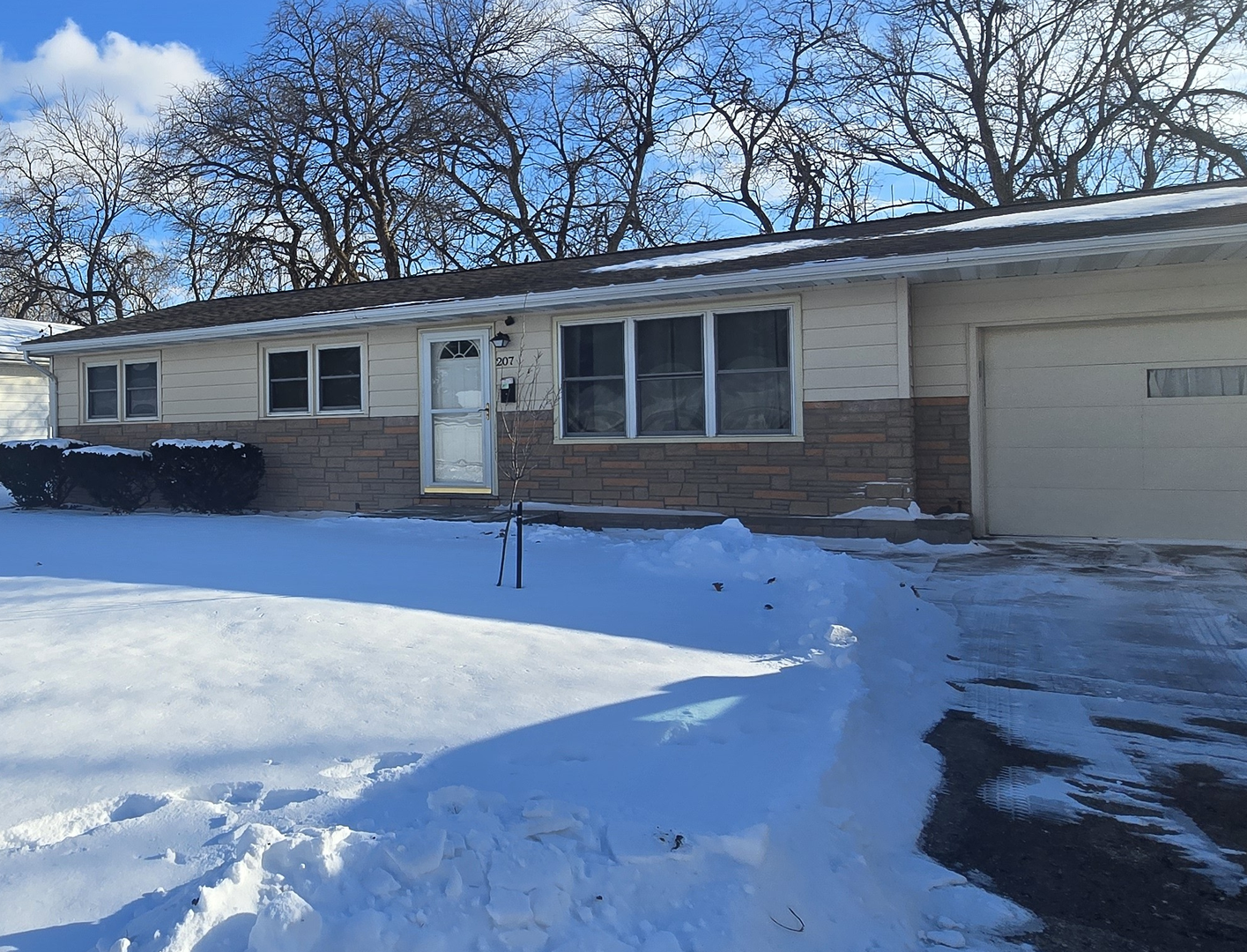 Decatur House: 207 Wayside Ave.