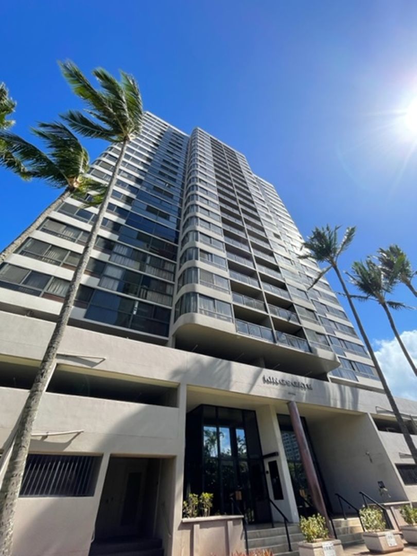 Honolulu Condo: 2724 Kahoaloha Ln. #2205