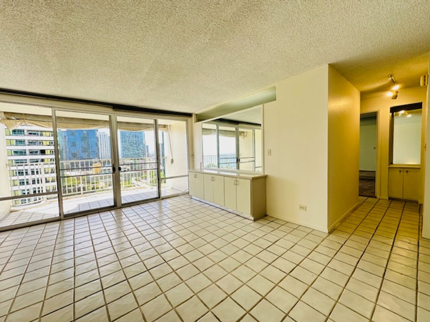 2 Bedroom, 2 Bathroom, 1 Parking (1350 Ala Moana)