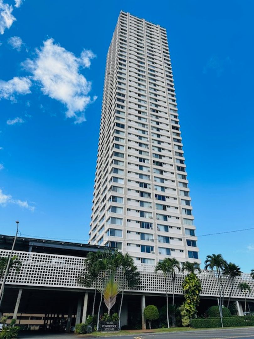 Aiea Condo: 98-288 Kaonohi St. #1907