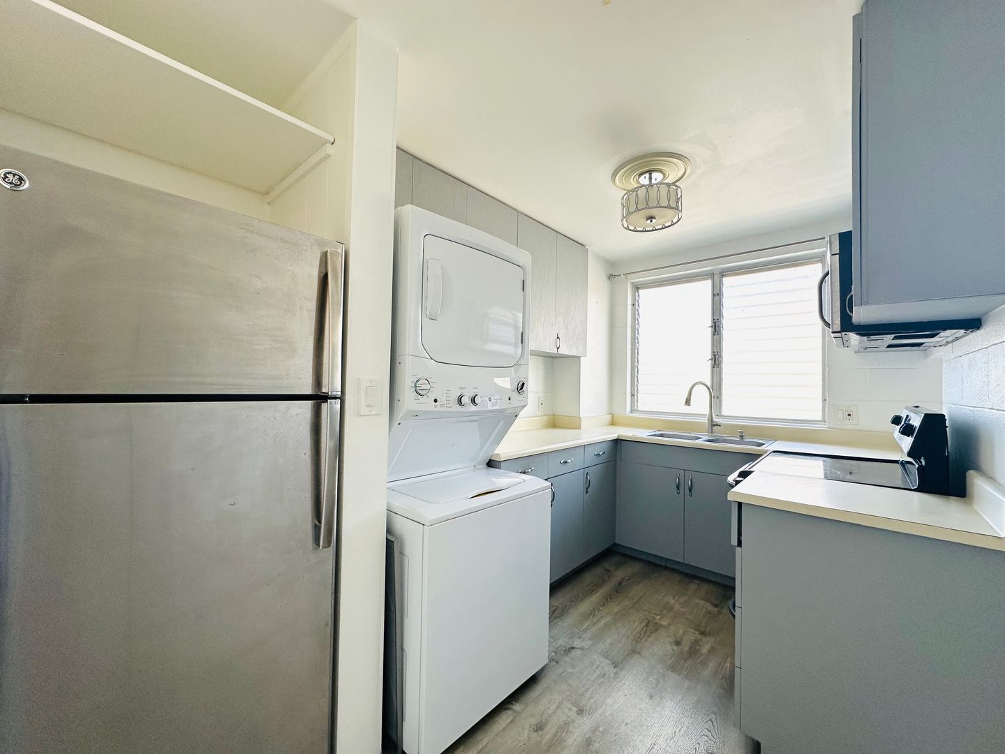 Honolulu Condo: 1555 Pohaku St. #B205