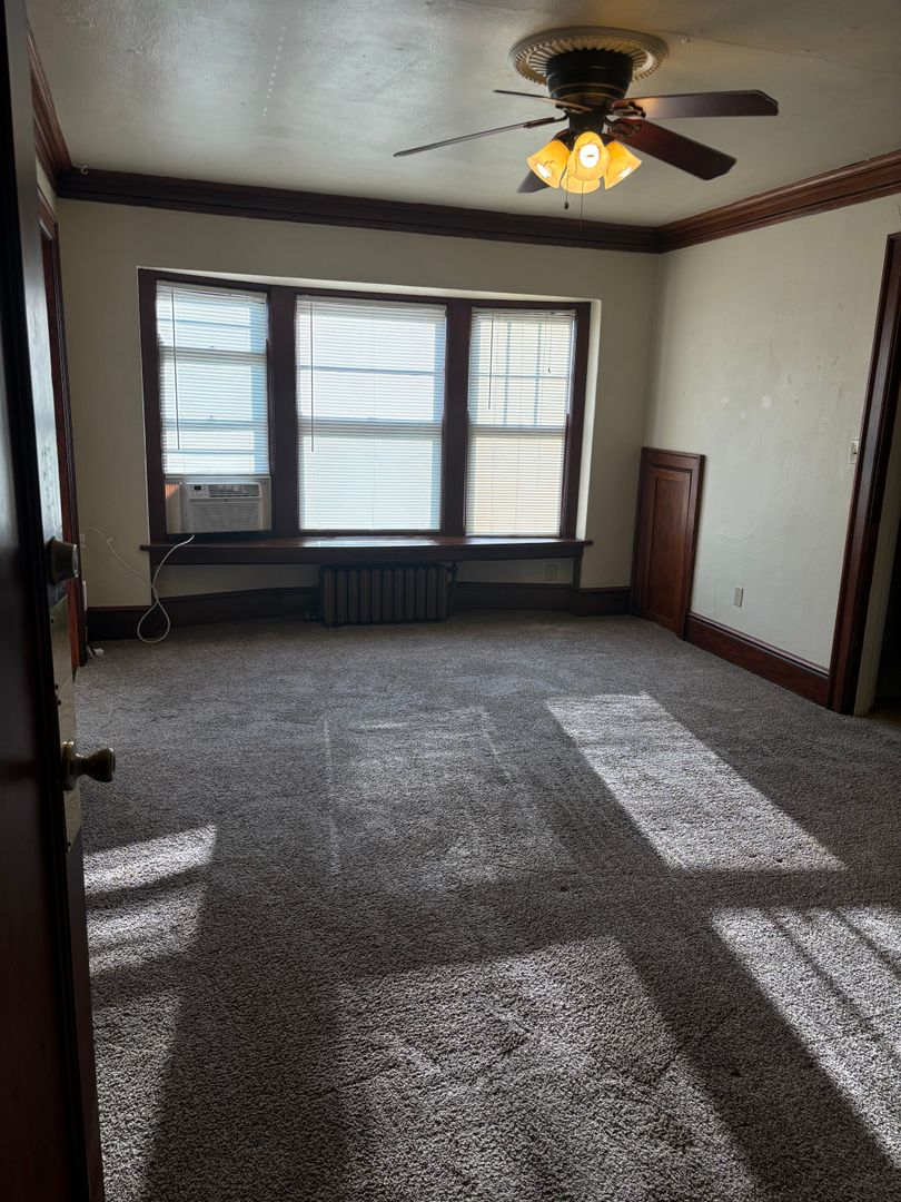 Des Moines Apartment: 650 16th St