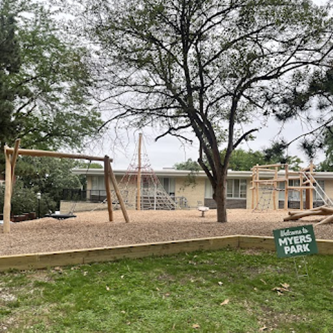 Des Moines Apartment: 650 16th St