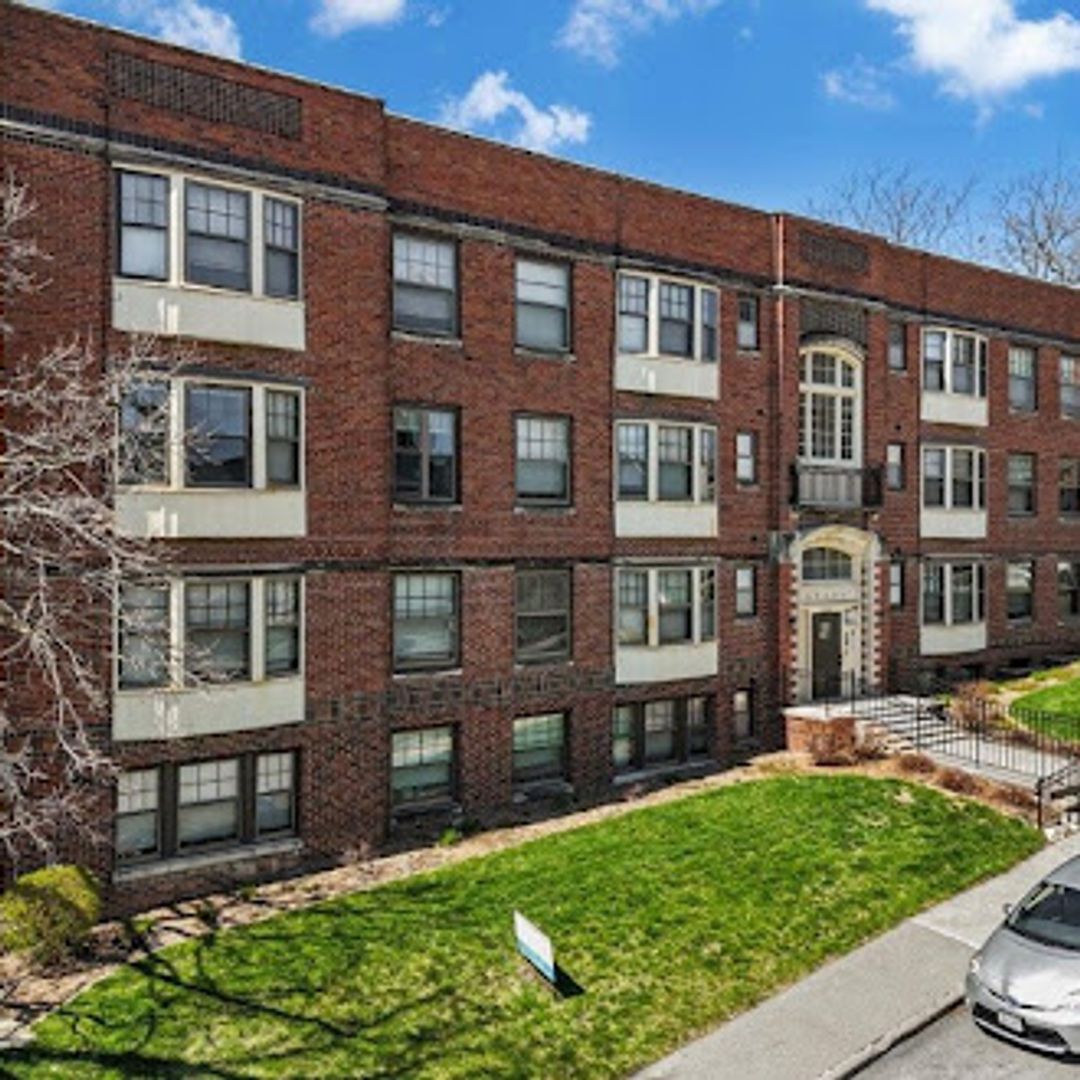 Des Moines Apartment: 650 16th St