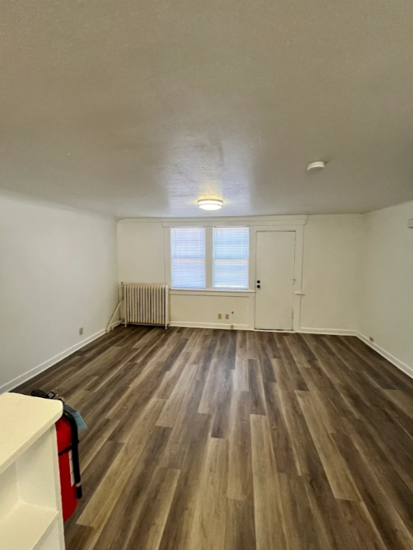 Des Moines Apartment: 3309 University Ave