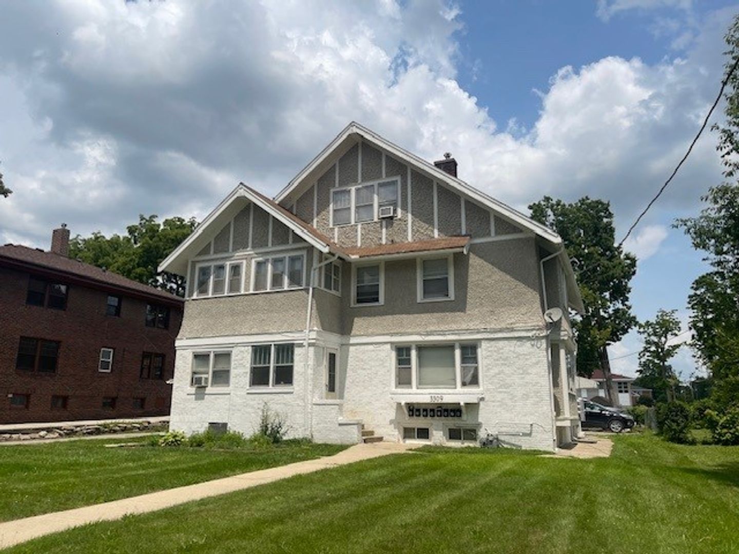 Des Moines Apartment: 3309 University Ave