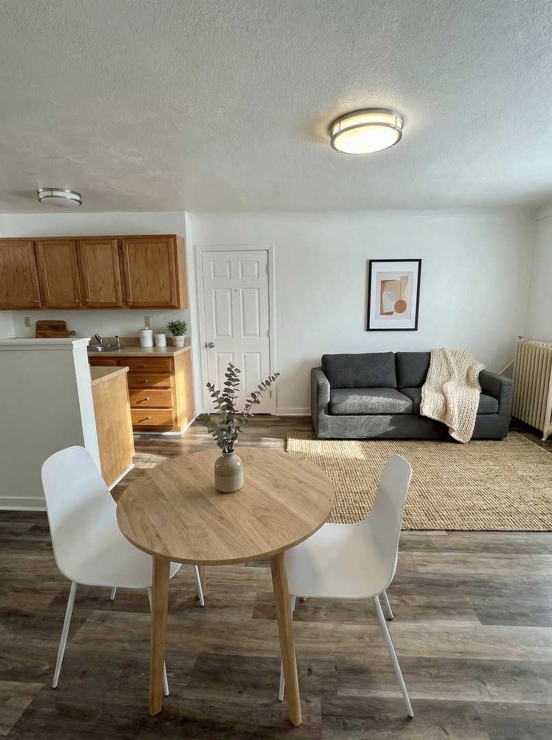Des Moines Apartment: 3309 University Ave