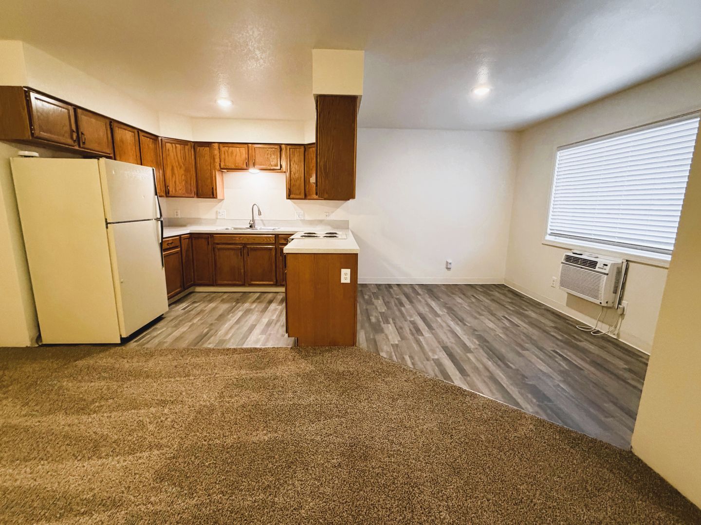 Ontario Apartment: 188 SE 4th St