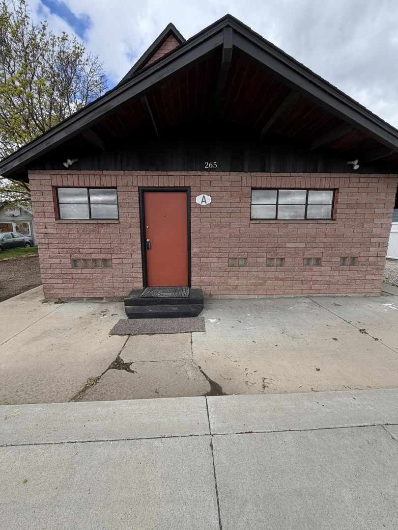 Ontario Apartment: 265 N Oregon St