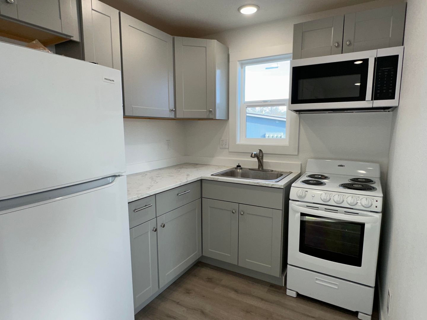 Ontario Apartment: 337 NW 8th Ave