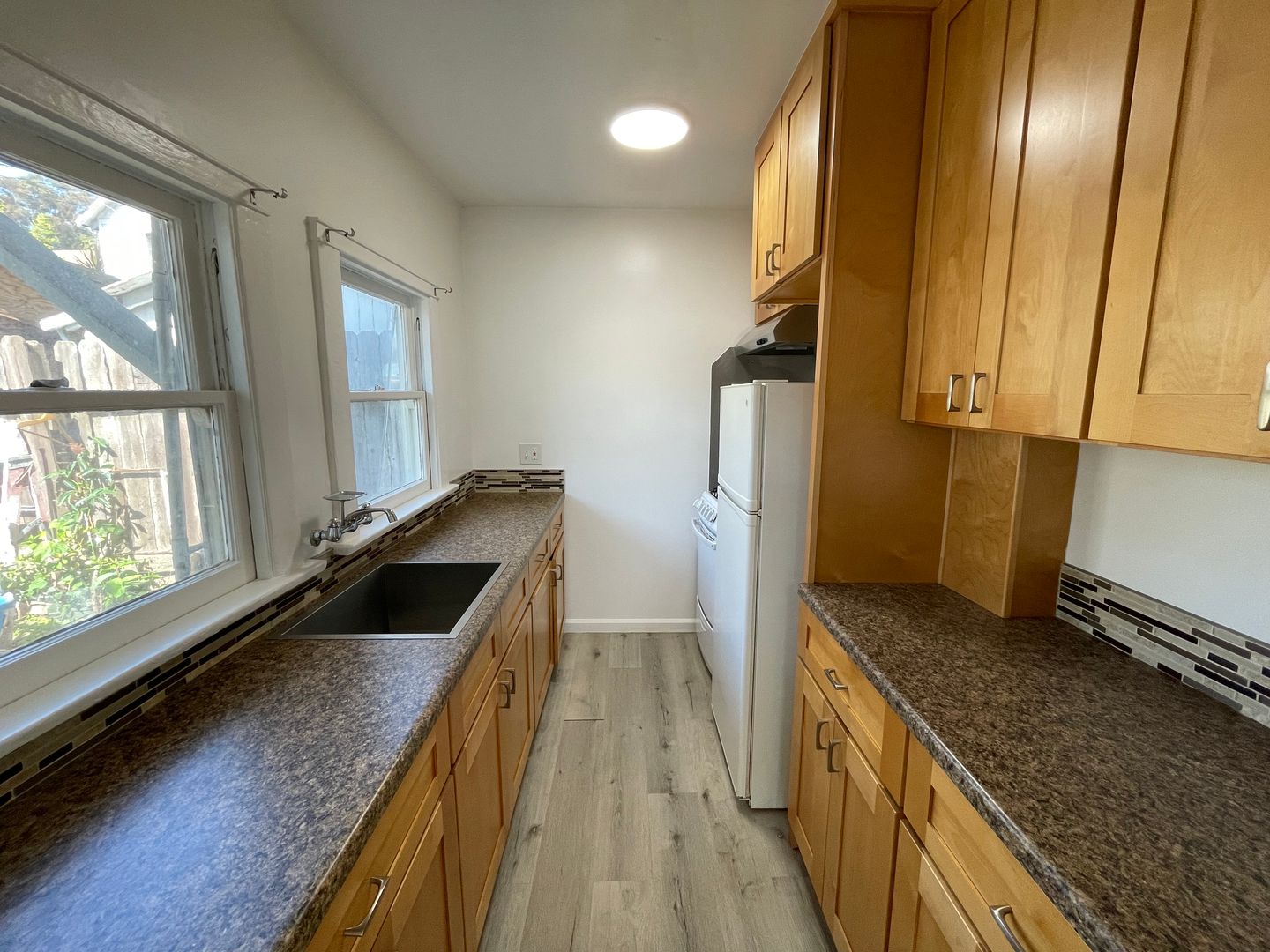 Long Beach Apartment: 417 W 10th St