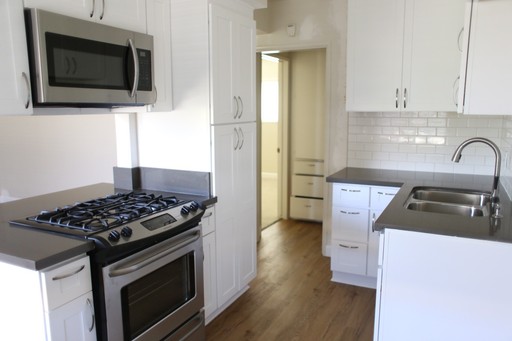 Upper Unit 1 Bedroom, 1 Bath Apartment Home in Downey