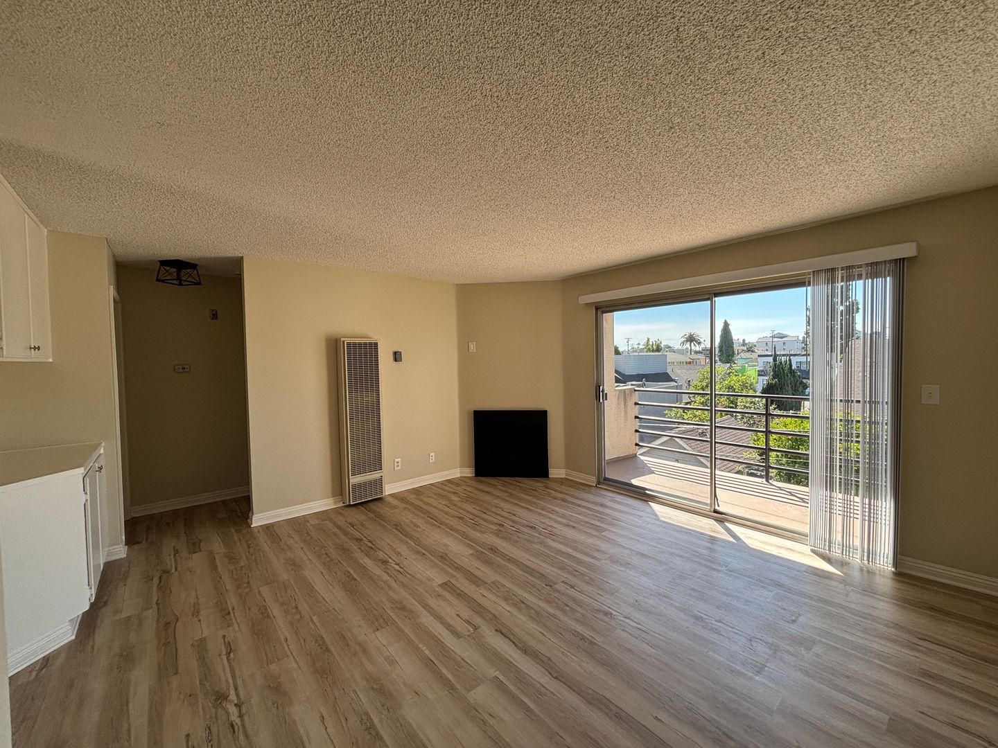 Long Beach Apartment: 727 Gardenia Ave.