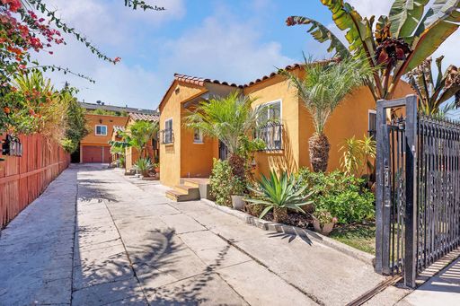 2 Bedroom, 1 Bath in the heart of Long Beach – photo 1