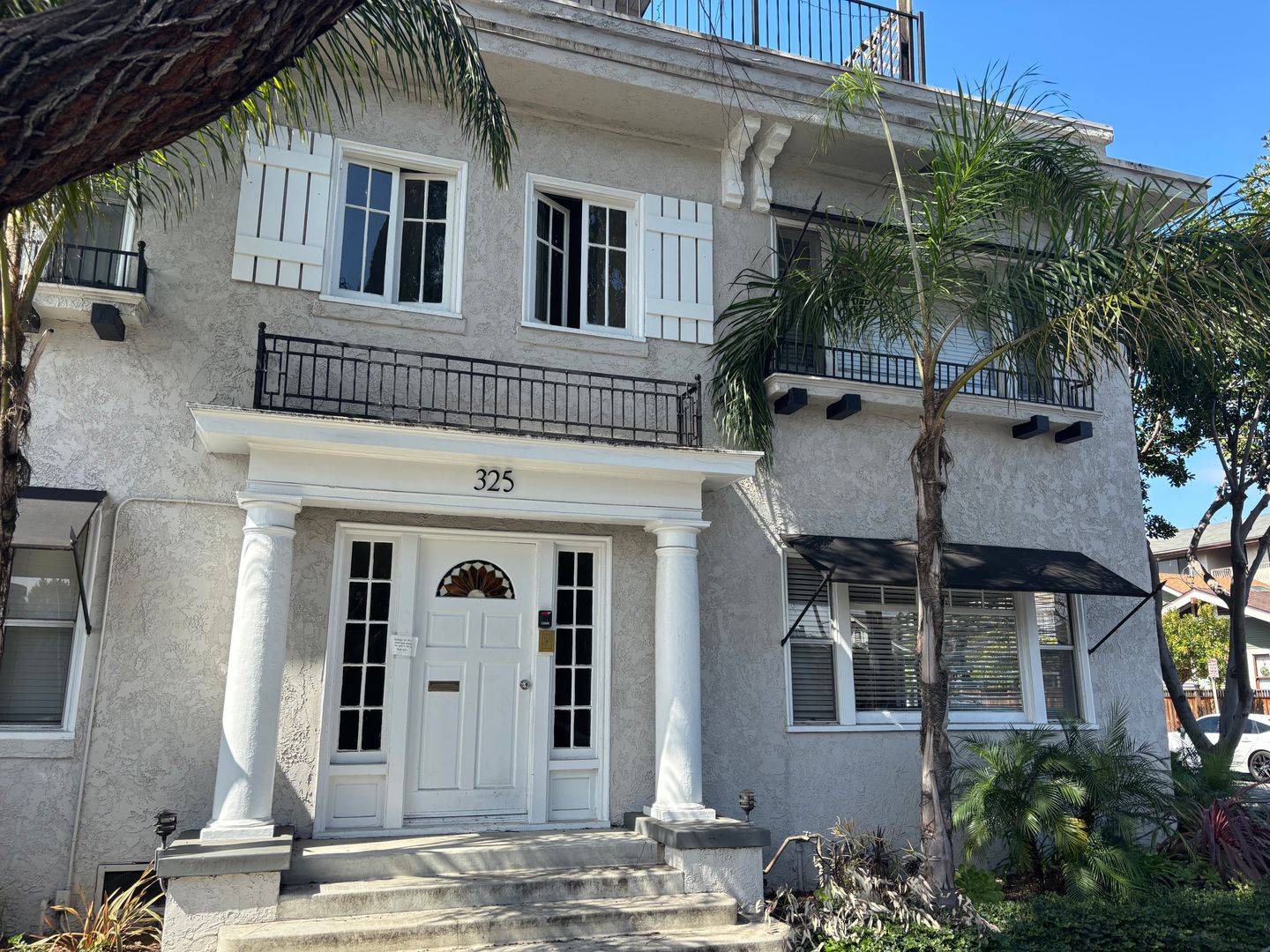 Long Beach Apartment: 325 Cherry Ave