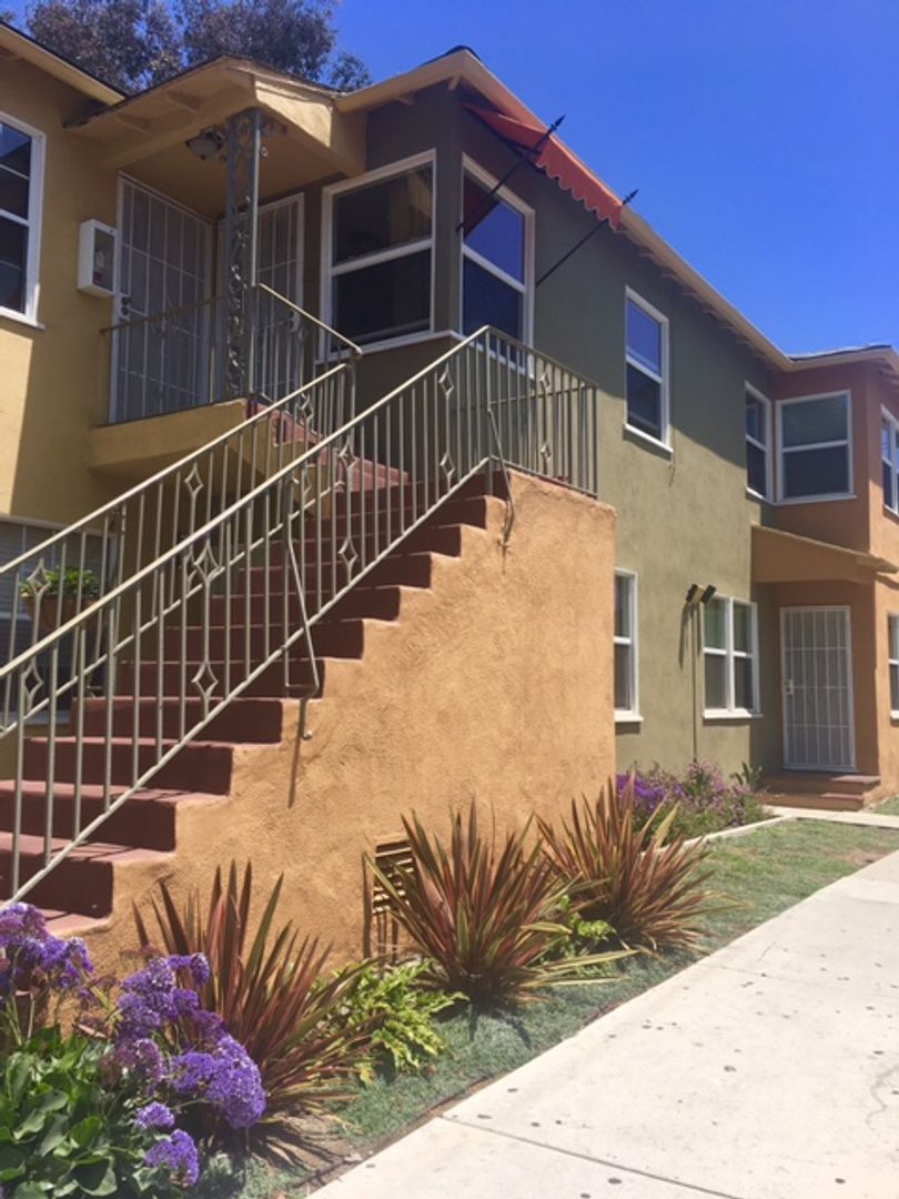 Long Beach Apartment: 800 Cherry Ave.