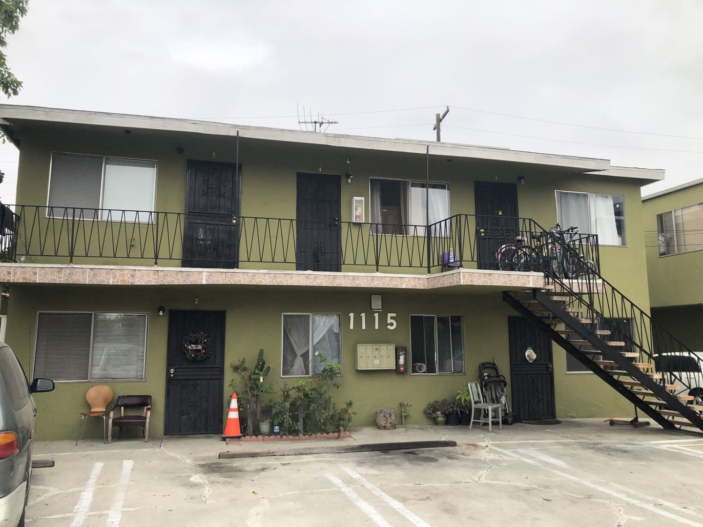 Long Beach Apartment: 1115-1117 Stanley Avenue