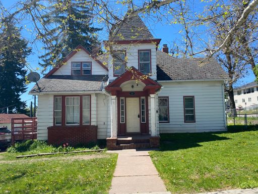 Main Floor Unit in Cheney! 4 bed, 1 bath Available July 10th! – photo 1