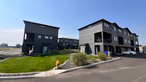 Stunning 3-Bed, 2.5-Bath 3-Level Townhomes in Deer Park