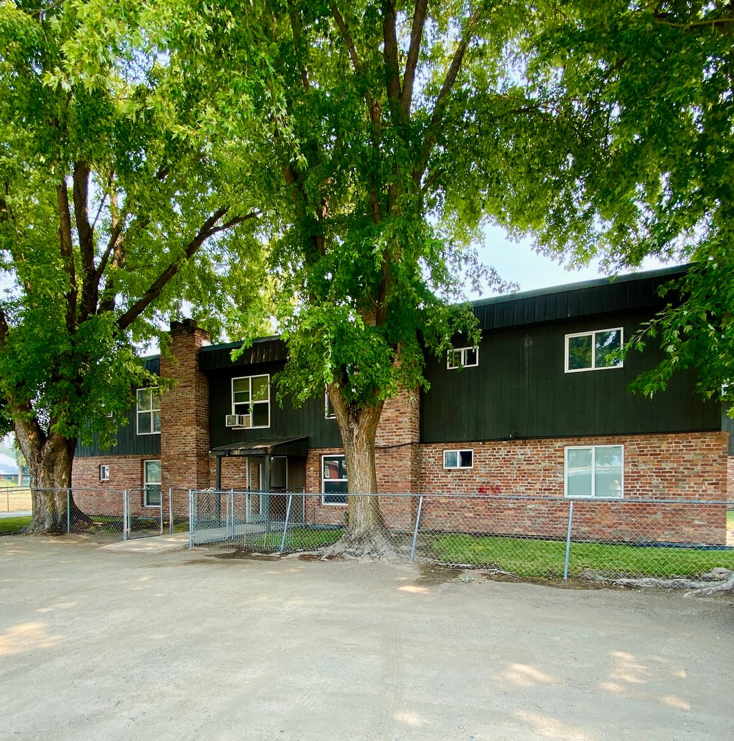 Chewelah Apartment: 202 N. Baker St