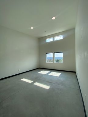 Modern Luxury Apartments 1 bedroom 1 bathroom-4th floor amazing view of downtown Spokane Available October 10th!! – photo 1