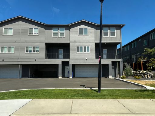 Stunning 3-Bed, 2.5-Bath 3-Level Townhomes in Deer Park – Available for a Aug 10th Move In!!