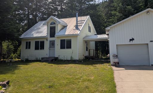 3 Bedroom, 1 bathroom Home on Secondary Bead Lake Lot