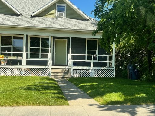 2 bed, 1 bath tri-plex unit Located in Northeast Spokane available now! – photo 1