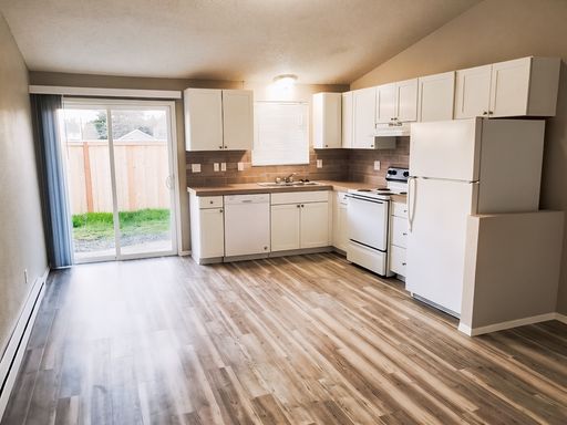 West Slope Apartments | Single Level 2Bed/1Bath with Large Fenced in Yard & Detached Garage! | MOVE IN READY! – photo 1