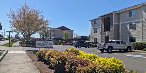 Wellesley Park Apartments | Top Floor, 2Bed/2Bath with W/D and Balcony! | Ready Late SEPT! – photo 1