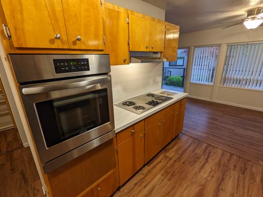 Park Village Apartments | Upstairs, 3bed/2bath with W/D Hook ups! | Move in Early SEPTEMBER! – photo 1