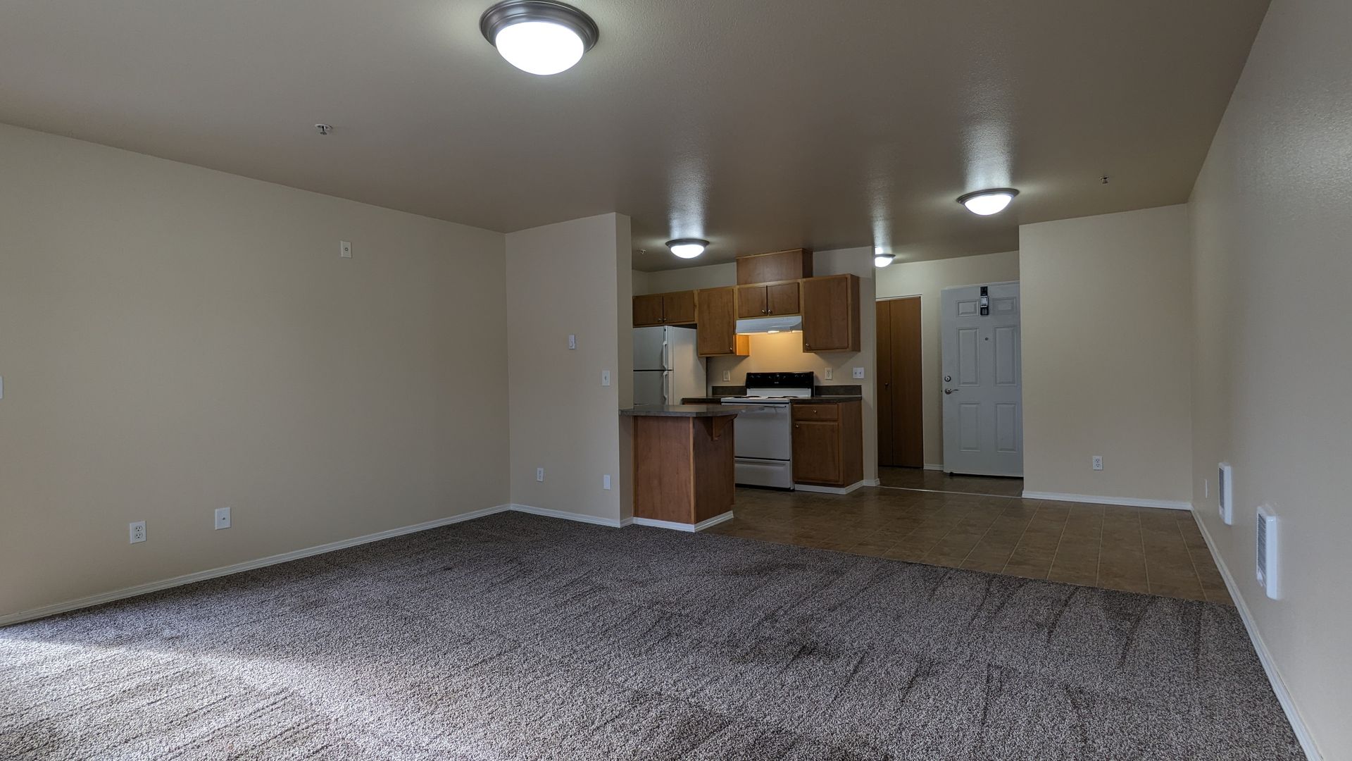 Salem Apartment: 4420-4455 Seaton Lane NE
