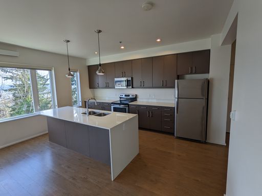 Viewpoint Terrace Apartments | Beautiful City Views in a great location! Top floor with W/D | Move in Late August! – photo 1