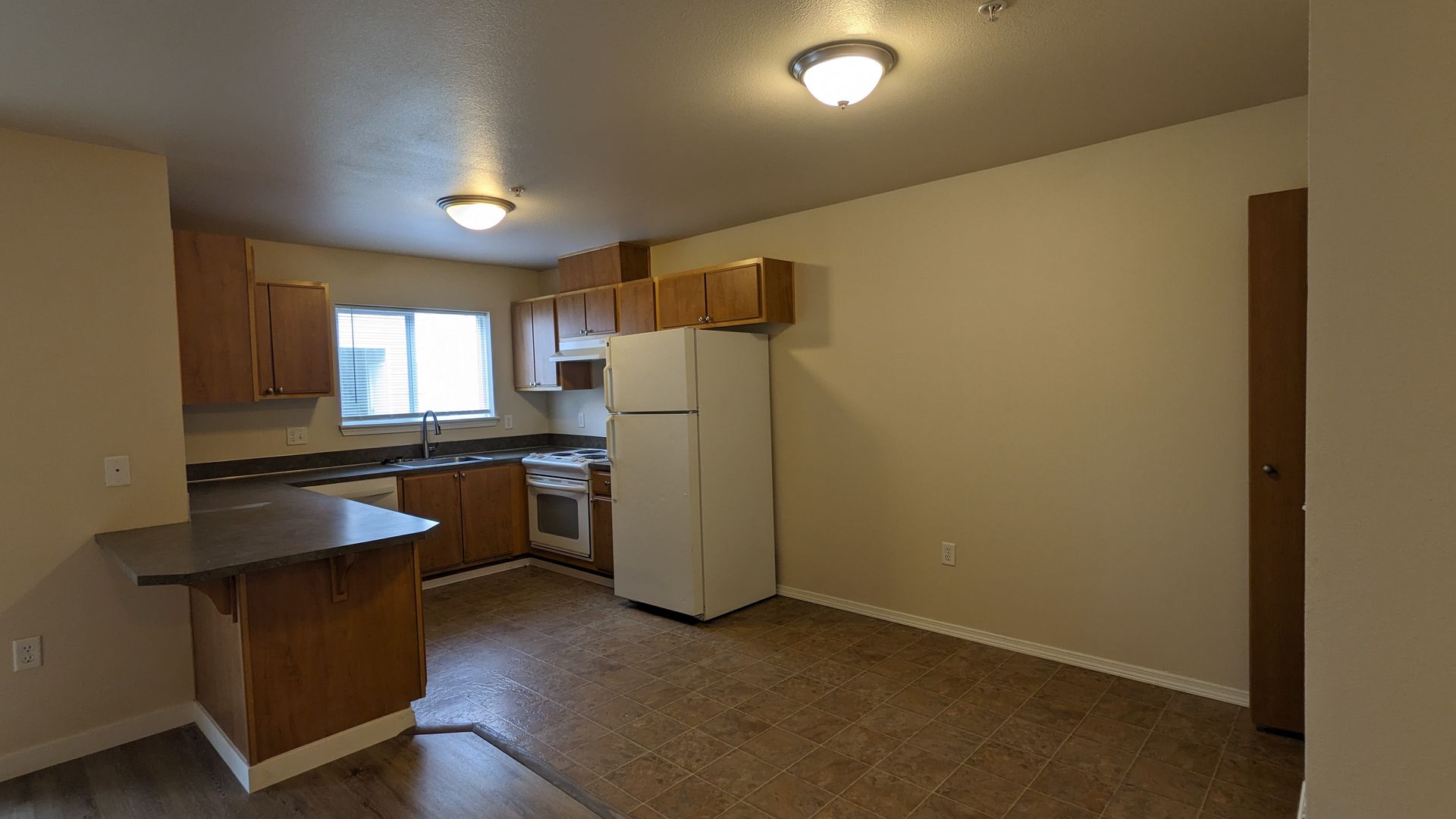 Salem Apartment: 4420-4455 Seaton Lane NE