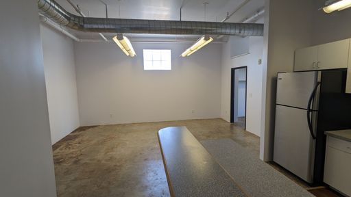 Salem Arts Building | HUGE 1 Bed/1Bath with Washer/Dryer! in Central Area Neighborhood | Move in Late OCT! – photo 1