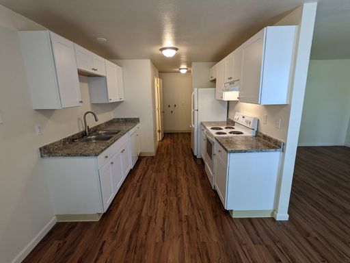 Vancouver 10 Plex | 3Bed/1.5Bath Townhome with W/D Hook up | Move in Late August! – photo 1