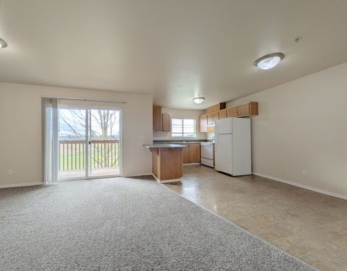 Wellesley Park Apartments | Third Floor, 2Bed/2Bath with W/D and Patio! | Move in Late SEPT! – photo 1