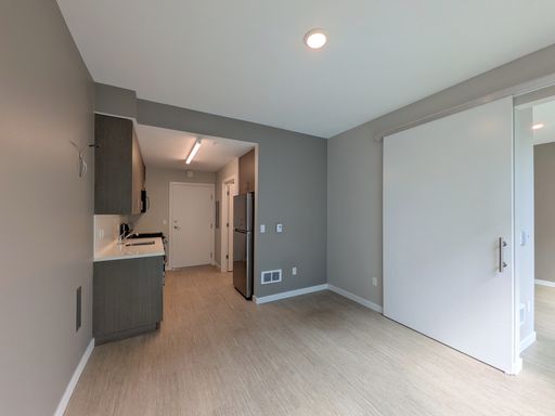 Soleil Apartments | 3rd floor 1bed/1bath with W/D included!! | Move in Late SEPT! – photo 1