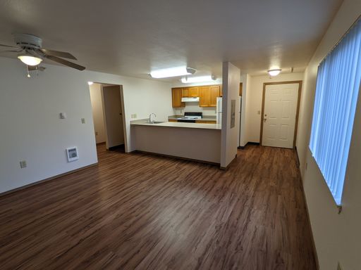 Ford Street Court | Ground Floor, Spacious 2 Bed/1 Bath in McMinnville | Move in Mid SEPT! – photo 1