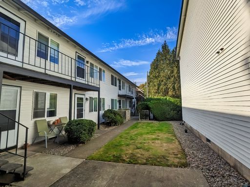 StoneCrest Corner | Ground Floor, 1bed/1bath with beautiful wood flooring throughout! | MOVE IN READY! – photo 1