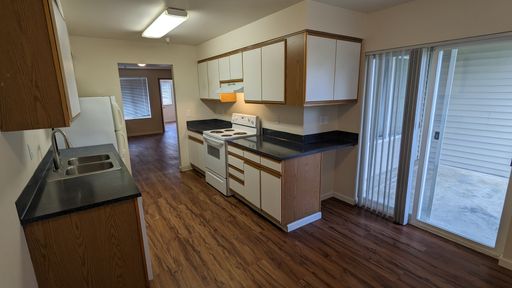 Westview Apartments | Ground Level 2 bed/1 bath with Patio in McMinnville | Move in Late SEPT! – photo 1