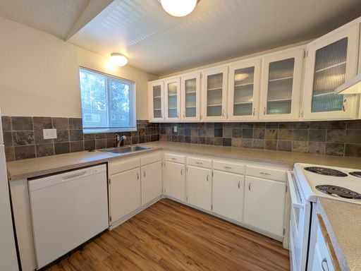 West Slope Apartments | Beautiful Single Level 2bed/1 bath with lots of storage! | Move in READY! – photo 1