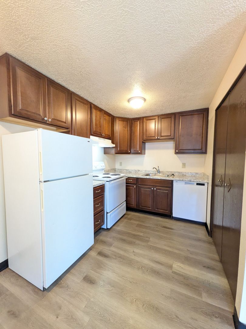 Portland Apartment: 4039 SE Holgate Blvd